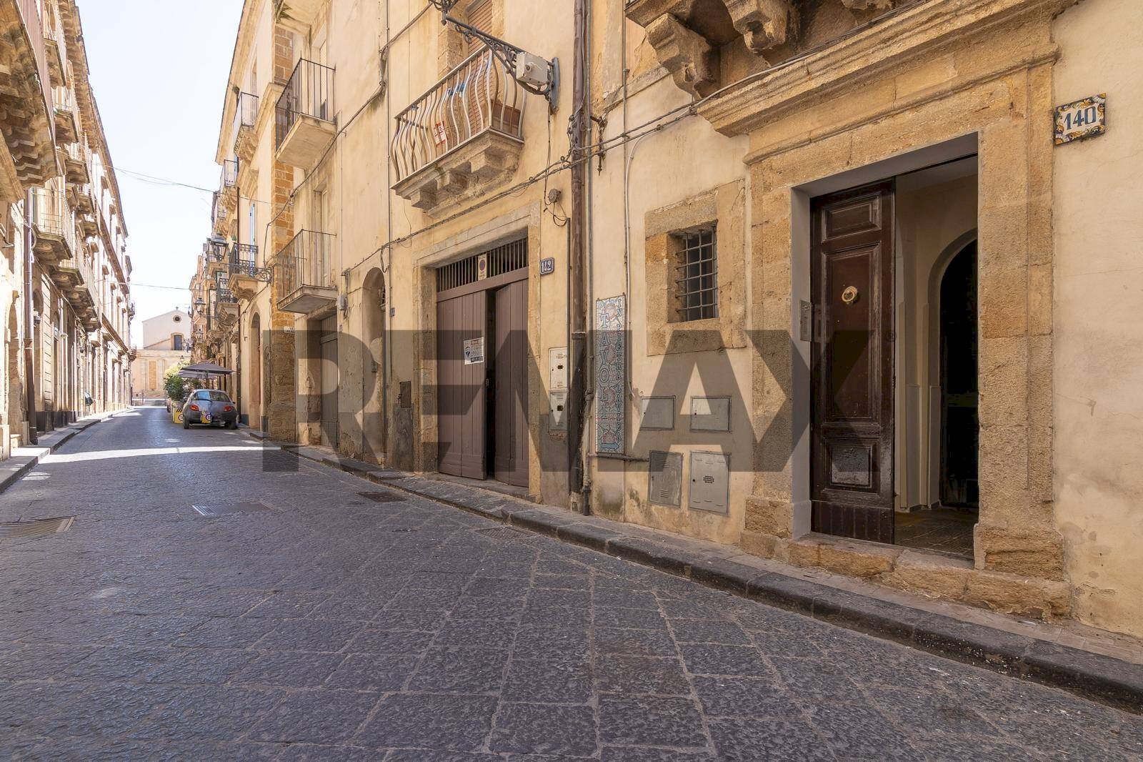 Edificio all\'aperto - Appartamento VIA LUIGI STURZO 140/142
140/142, Caltagirone - foto 3