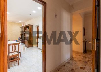 Hall / corridoio - Apartment VIA LUIGI STURZO 140/142
 
140/142, Caltagirone - photo 9