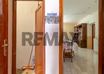Hall / corridoio - Apartment VIA LUIGI STURZO 140/142
 
140/142, Caltagirone - photo 13