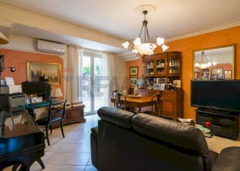 Sala da pranzo - Semi-detached house Via Litteri
 
90, Aci Castello - photo 8