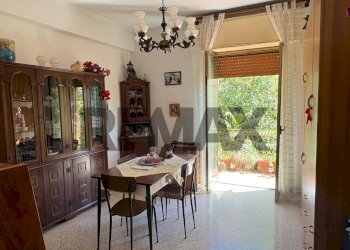 Sala da pranzo - Four-room apartment Via Segesta
 
4, Giarre - photo 1