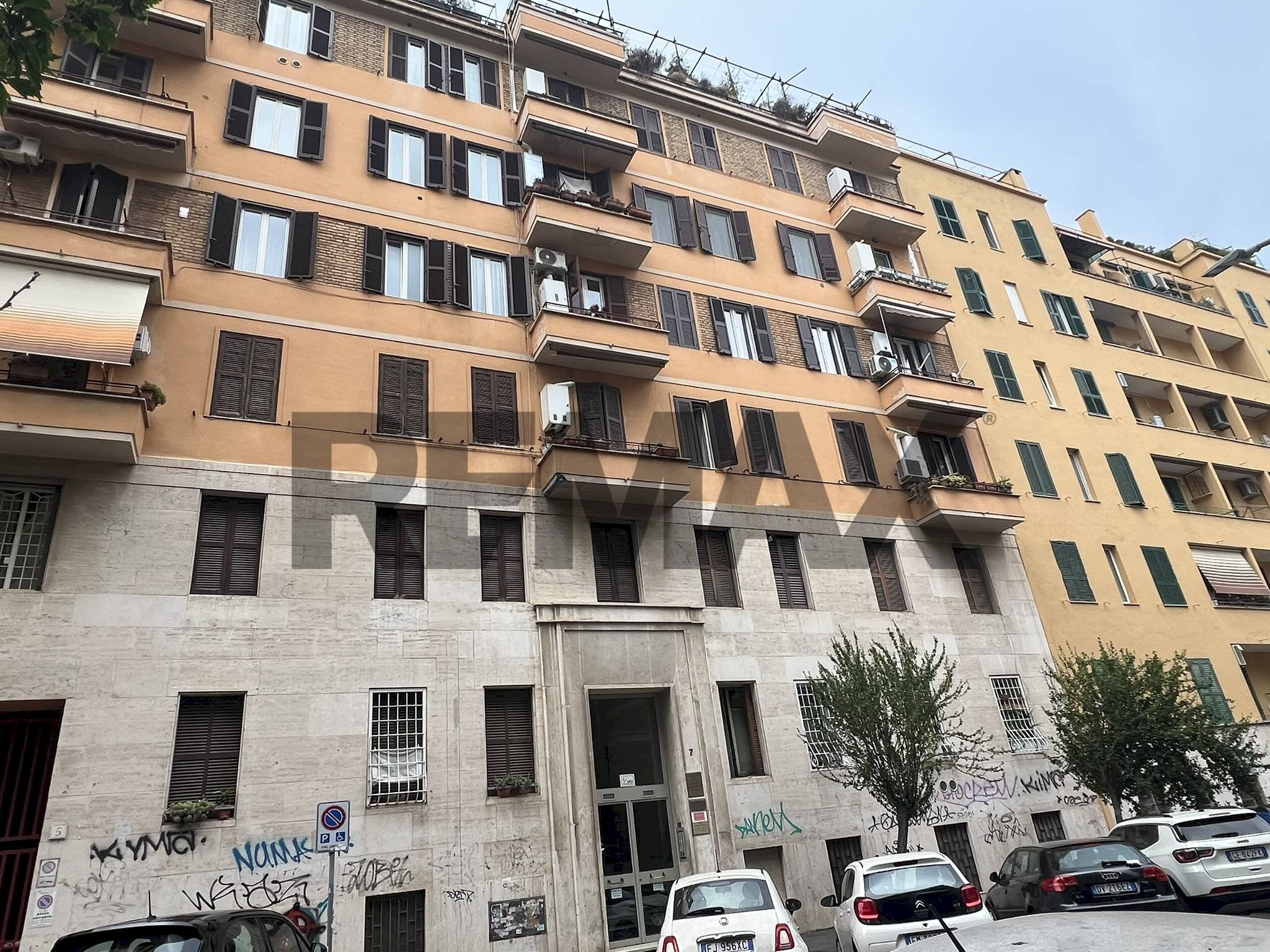 Edificio all\'aperto - Trilocale Via Camilla
 
7, Roma - foto 1