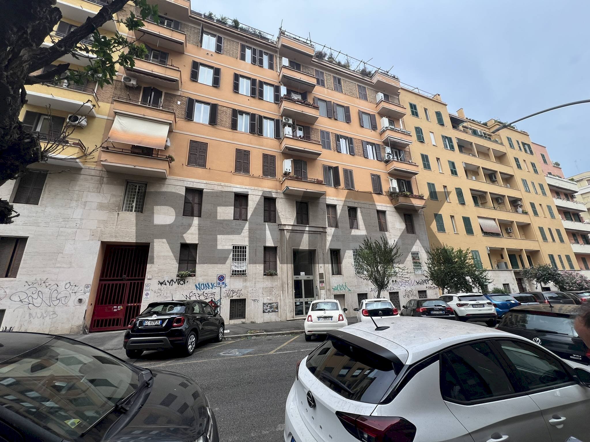 Edificio all\'aperto - Trilocale Via Camilla
7, Roma - foto 2