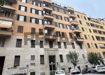 Edificio all\'aperto - Trilocale Via Camilla
7, Roma - foto 1