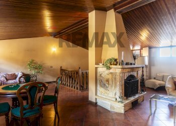 Mansarda abitabile con camino - Casa semi indipendente Via Romana
 
38, Montalcino - foto 2