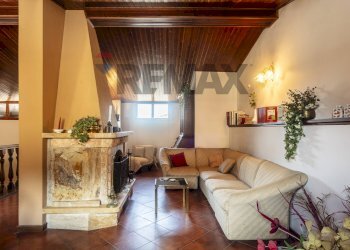 Mansarda abitabile con camino - Casa semi indipendente Via Romana
 
38, Montalcino - foto 3