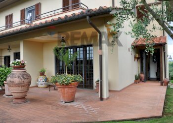 Casa all\'aperto - Villa a Schiera Via Maremmana
45/H, Lastra a Signa - foto 1