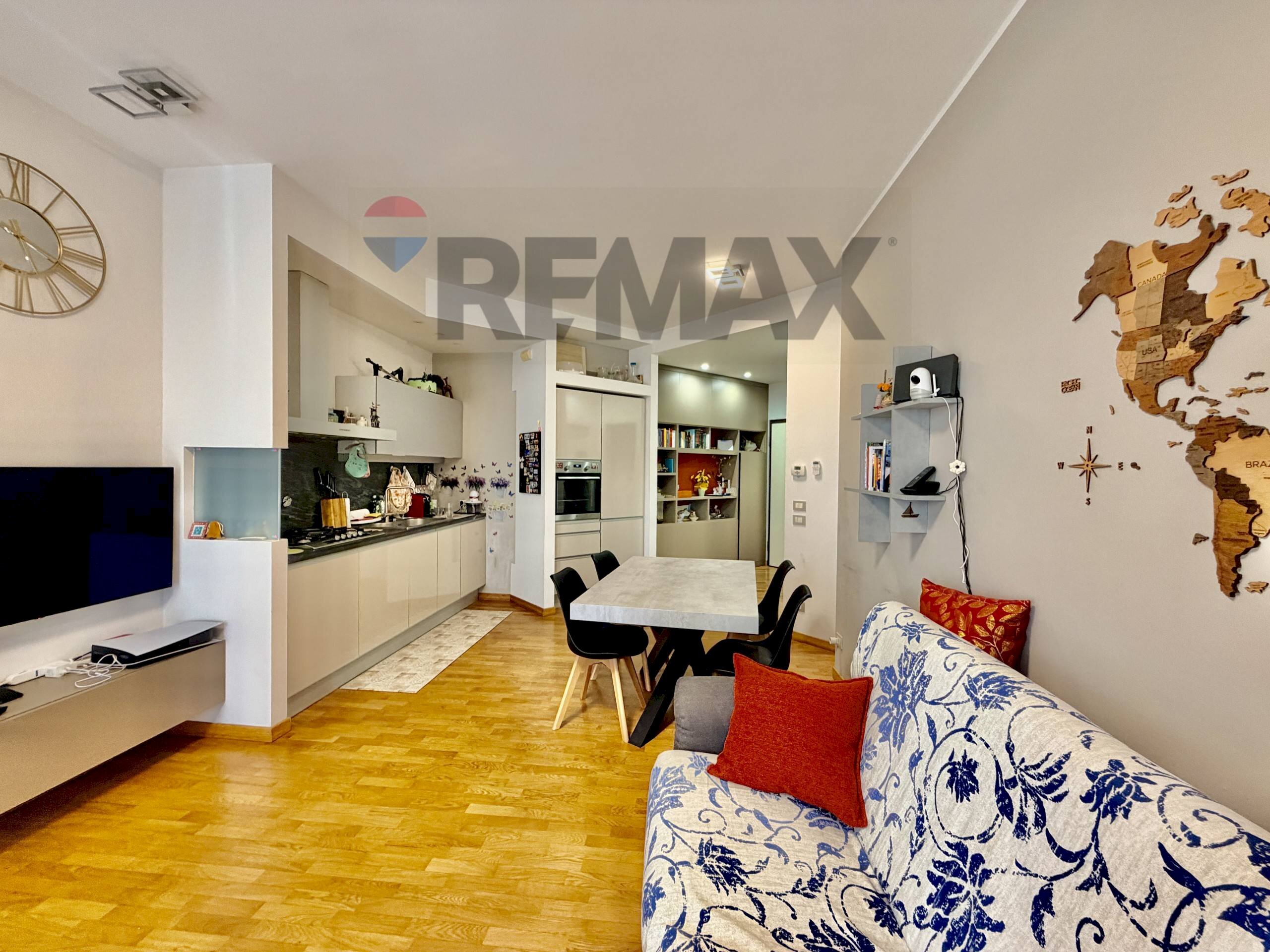 Sala da pranzo - Trilocale Via Alcide De Gasperi
 
14, Bagno a Ripoli - foto 2