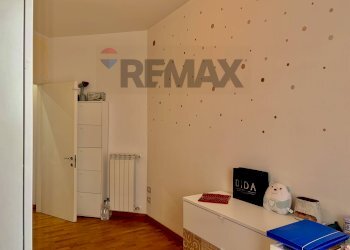 Camera / camera da letto - Trilocale Via Alcide De Gasperi
 
14, Bagno a Ripoli - foto 17