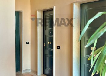 Hall / corridoio - Trilocale Via Alcide De Gasperi
 
14, Bagno a Ripoli - foto 23