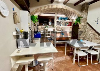 Sala da pranzo - Monolocale via Antonello da Messina
 
57, Aci Castello - foto 11