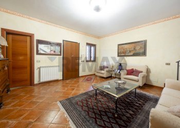 Soggiorno - Villa Via Giovanni Gentile
 
29, Tremestieri Etneo - photo 16