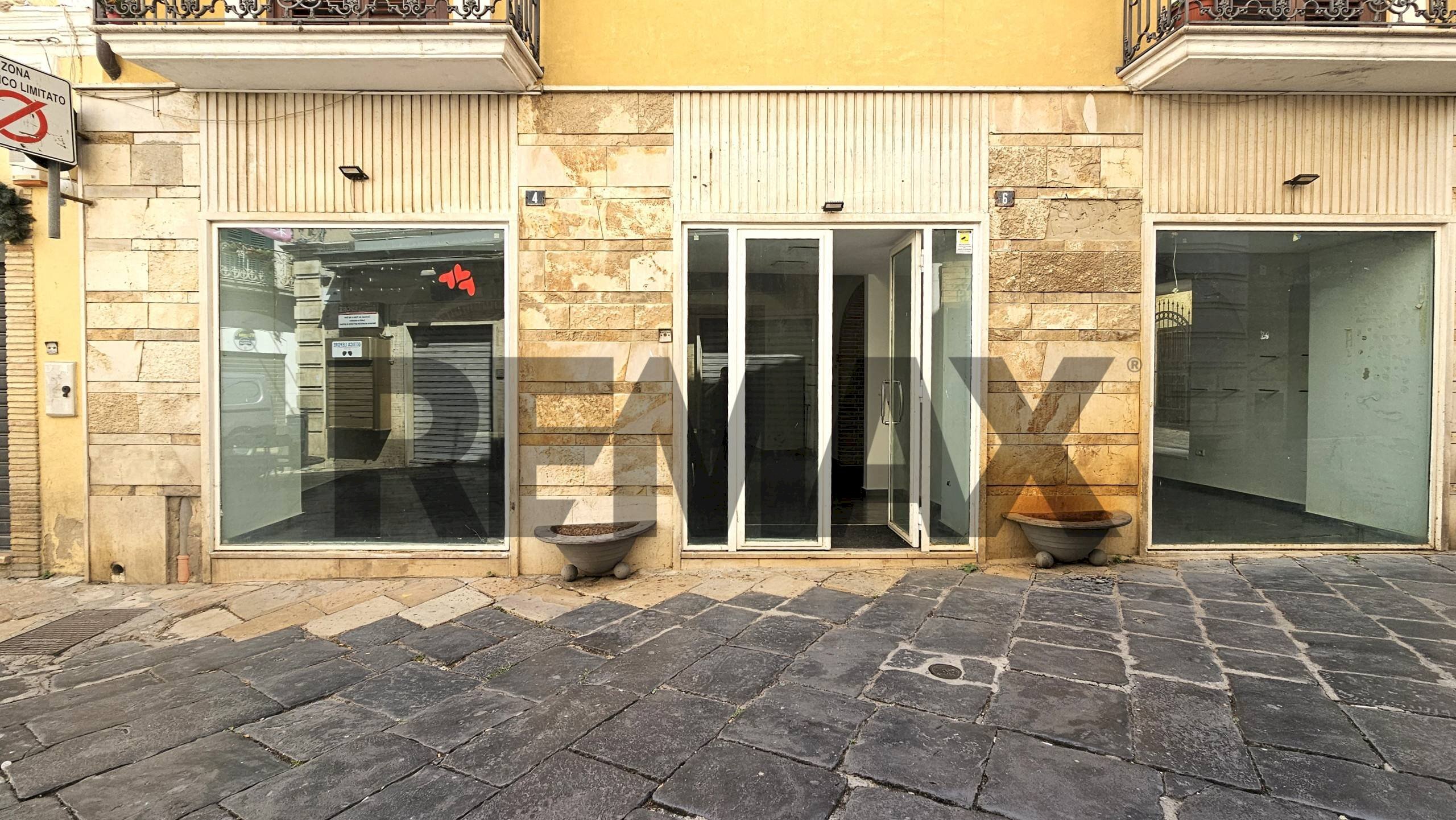 Edificio all\'aperto - Commercial Premises Via Amicarelli
 
6, Lucera - photo 1