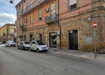 Edificio all\'aperto - Commercial Premises Via Roma
12, Lucera - photo 6
