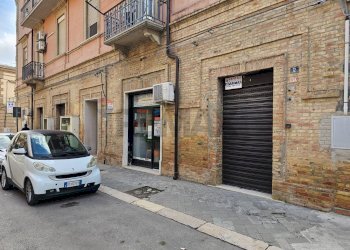 Edificio all\'aperto - Commercial Premises Via Roma
12, Lucera - photo 9