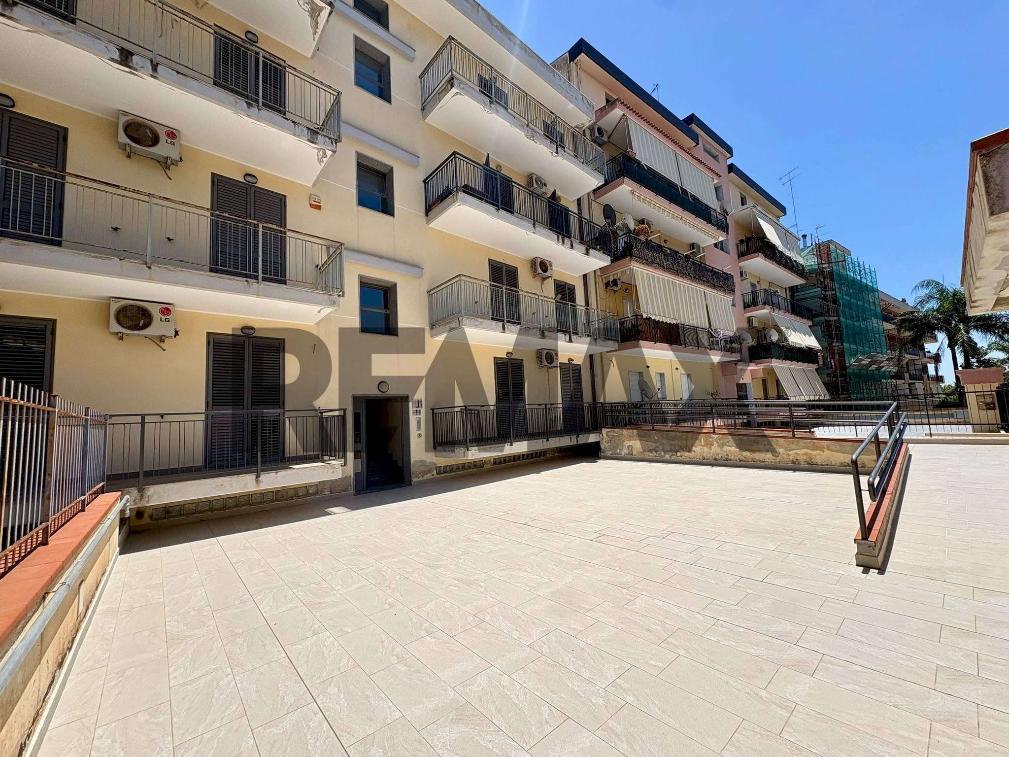 Edificio all\'aperto - Three-room apartment VIA SCIASCIA
14, Floridia - photo 2
