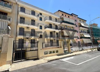 Edificio all\'aperto - Three-room apartment VIA SCIASCIA
 
14, Floridia - photo 1