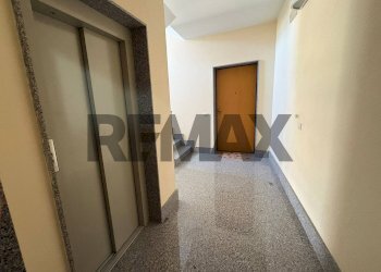 Hall / corridoio - Three-room apartment VIA SCIASCIA
 
14, Floridia - photo 24