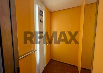 Hall / corridoio - Three-room apartment VIA SCIASCIA
 
14, Floridia - photo 25