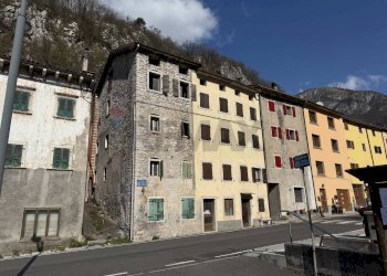Edificio all\'aperto - Semi-detached house Via Roma
 
1, Longarone - photo 1