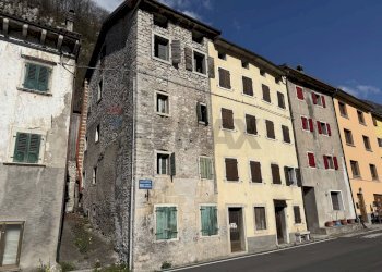 Edificio all\'aperto - Semi-detached house Via Roma
 
1, Longarone - photo 2