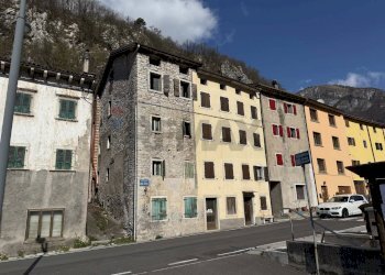 Edificio all\'aperto - Semi-detached house Via Roma
 
1, Longarone - photo 5