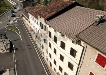Edificio all\'aperto - Semi-detached house Via Roma
 
1, Longarone - photo 8