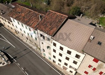 Edificio all\'aperto - Semi-detached house Via Roma
 
1, Longarone - photo 10