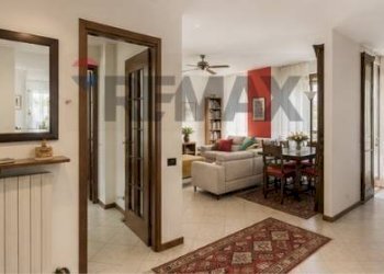 Soggiorno - Four-room apartment Via Maciachini
 
12, Pavia - photo 3