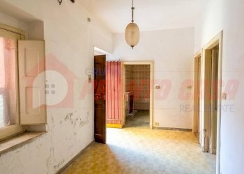 Foto 1 - Trilocale Via Umberto Giordano
 
19, Ischitella - foto 1
