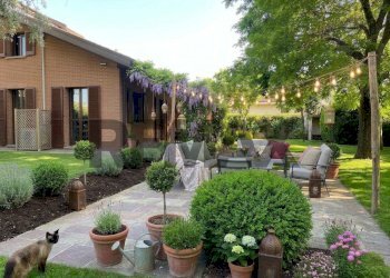 Giardino - Semi-detached house Strada Viazza Di Martorano
 
60, Parma - photo 15