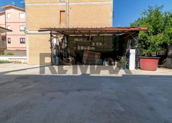 Edificio all\'aperto - Bilocale Via Corvara
44, Roma - foto 23