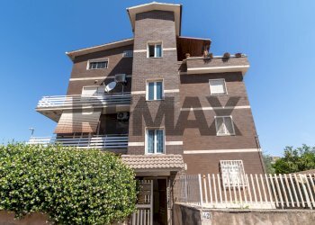 Edificio all\'aperto - Attico Via Bellante
42, Roma - foto 14