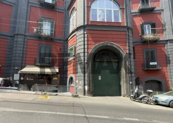 Edificio all\'aperto - Bilocale Via Salvator Rosa
315, Napoli - foto 2