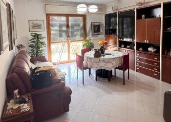 Sala da pranzo - Quadrilocale via Innocenzo XII
 
15, Ariccia - foto 5