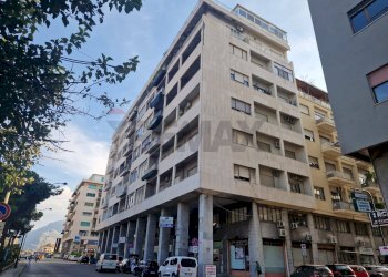 Edificio all\'aperto - Trilocale Via Francesco Crispi
 
84, Palermo - foto 6