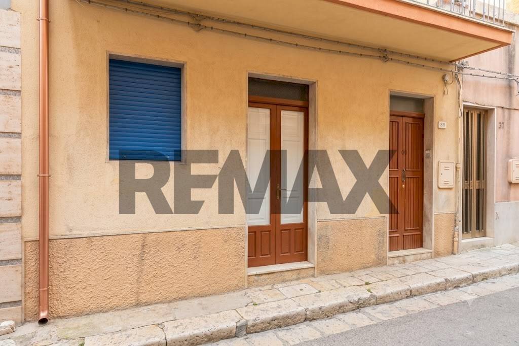 Edificio all\'aperto - Casa indipendente Via Colonnello U.Maddalena
 
39, Ragusa - foto 1