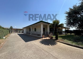 Casa all\'aperto - Semi-detached house via retarola
 
99-101, Velletri - photo 1