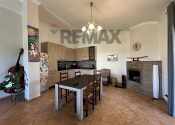 Sala da pranzo - Semi-detached house via retarola
 
99-101, Velletri - photo 11