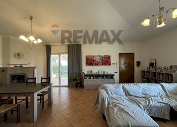 Sala da pranzo - Semi-detached house via retarola
 
99-101, Velletri - photo 14