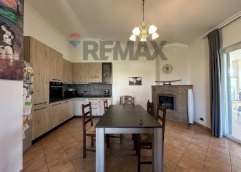 Sala da pranzo - Semi-detached house via retarola
 
99-101, Velletri - photo 16