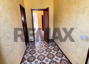 Hall / corridoio - Three-room apartment piazza  Del Bono
 
9, Palermo - photo 24