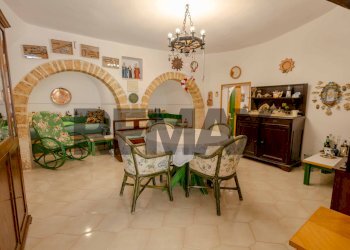 Sala da pranzo - Baita via Monte Sabotino
 
86/88, Alberobello - foto 9