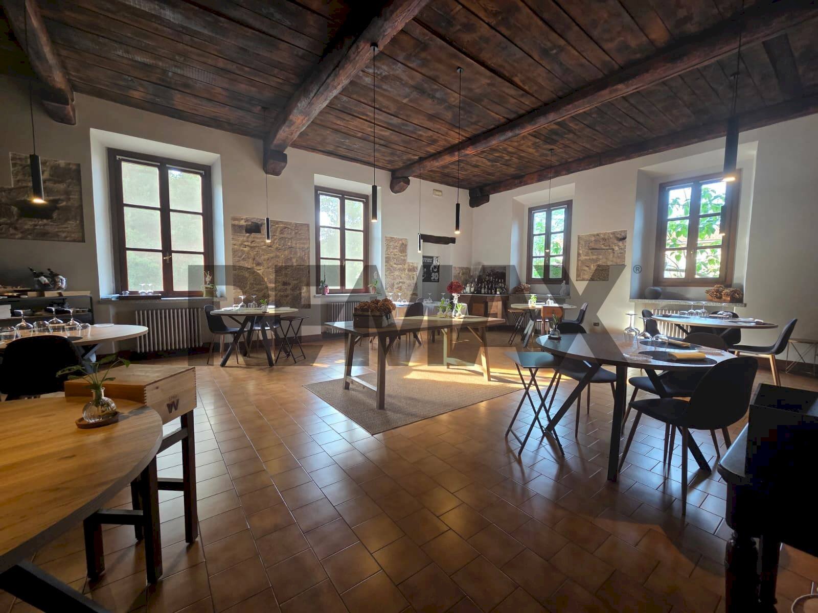 Sala da pranzo - Commercial Activity Via Partigiani
 
9, Boca - photo 1