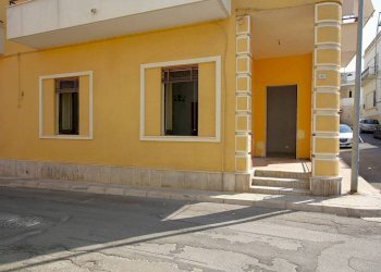 Facciata - Quadrilocale via Torino, Parabita - foto 1
