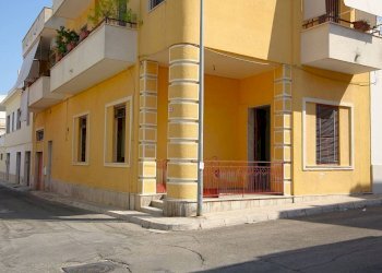 Facciata - Quadrilocale via Torino, Parabita - foto 2