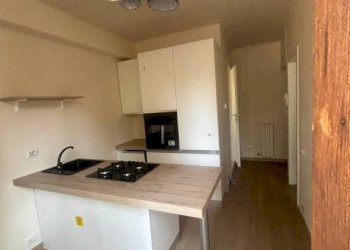Cucina - Appartamento via Francesco Daverio, Varese - foto 1