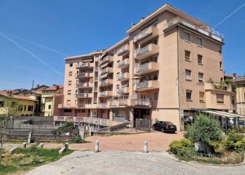 Facciata - Appartamento piazza 26 Maggio, 14, Varese (zona Biumo Inferiore) - foto 1