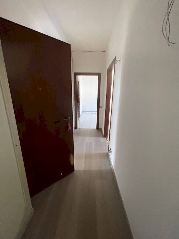 Corridoio - Two-room apartment via Alfonso Capecelatro, Milano (neighborhood San Siro) - photo 3