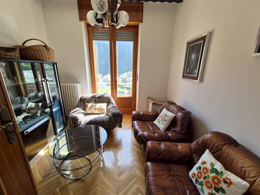 Salone - Villa Frazione Villaretto, Roure - foto 3